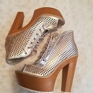Perforated Laceup Platform Heel